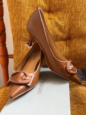 NEW C. Paravano Low Brown Kitten Heel C-Shaped Buckle Size 38 US 7.5 New in Box